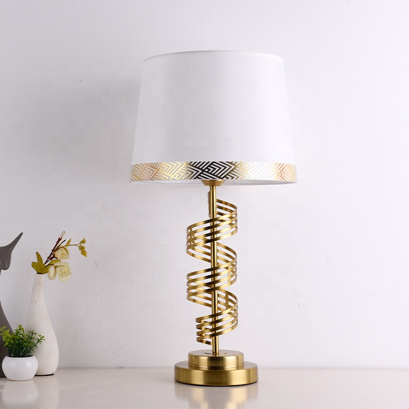 Geometric Lamp Shade - Lampa stołowa w stylu europejskim z